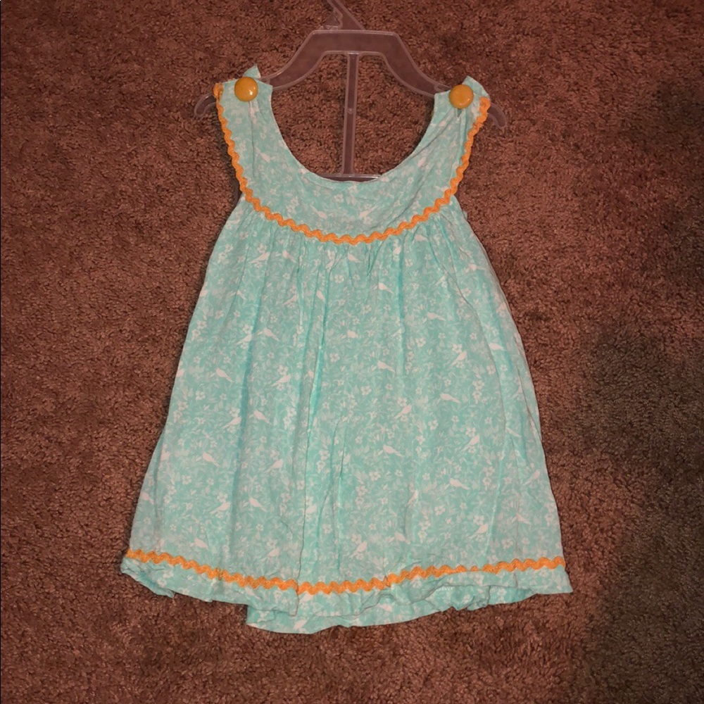Button straps tank and matching shorts